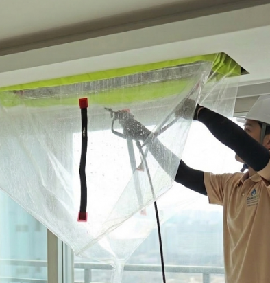 Vệ sinh máy lạnh chuyên sâu với thiết bị và dung dịch vệ sinh chuyên dụng